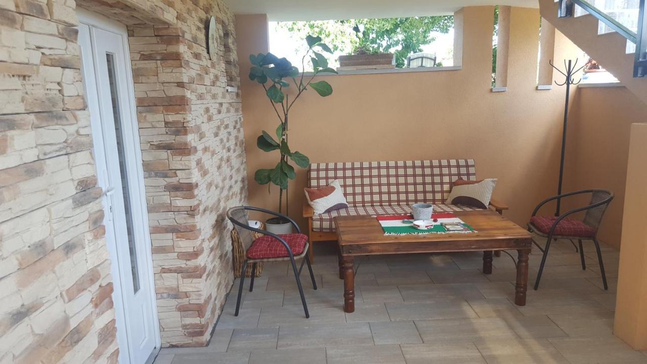 Gyöngyvirág Apartman